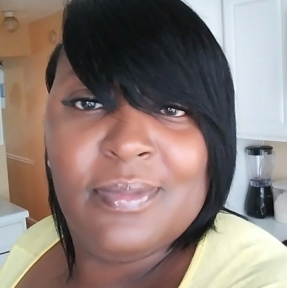 Meet your Posher, Cassandra - Picture 1 of 1